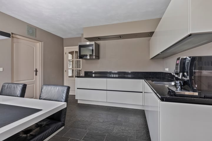 Photo 17 of Thoorderstraat 17