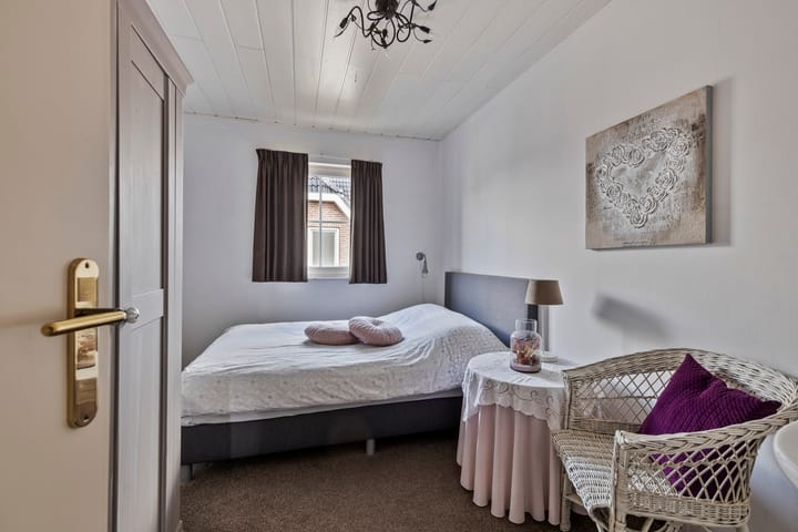 Photo 24 of Thoorderstraat 17