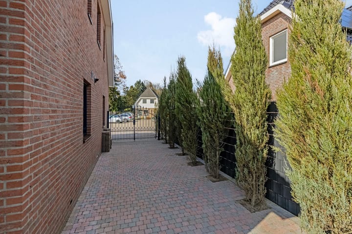 Photo 40 of Thoorderstraat 17