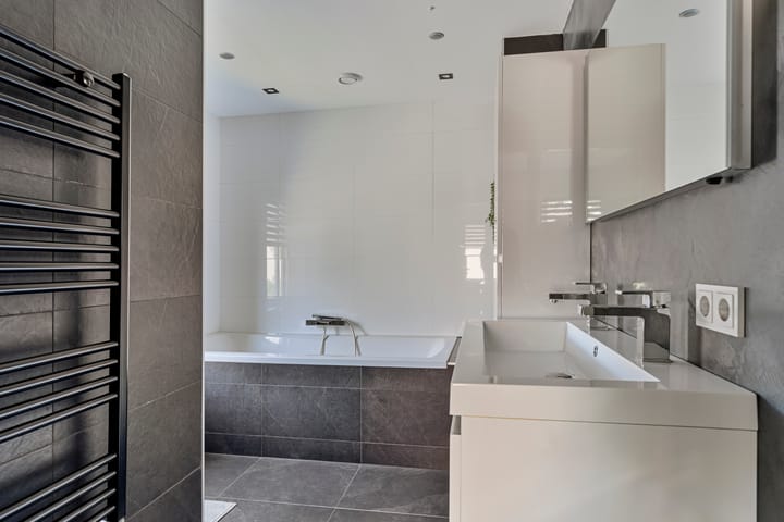 Photo 23 of Kamperfoeliestraat 10