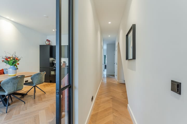 Photo 10 of De Constant Rebecquestraat 28