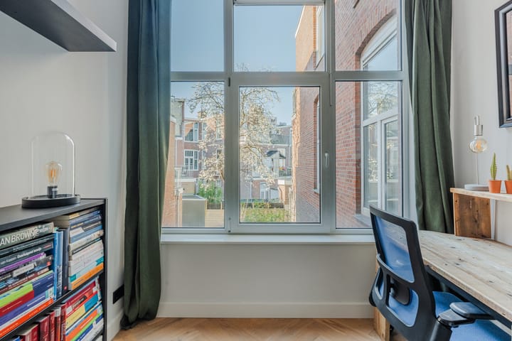 Photo 22 of De Constant Rebecquestraat 28