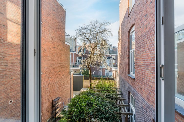 Photo 24 of De Constant Rebecquestraat 28