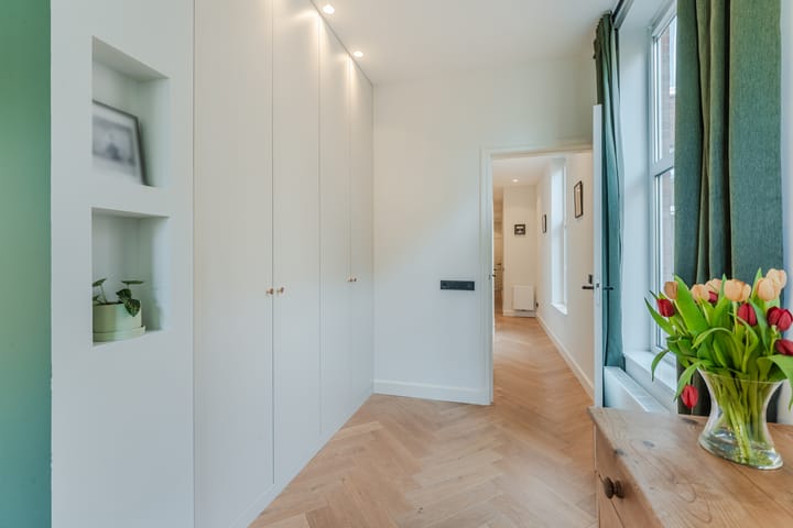 Photo 34 of De Constant Rebecquestraat 28