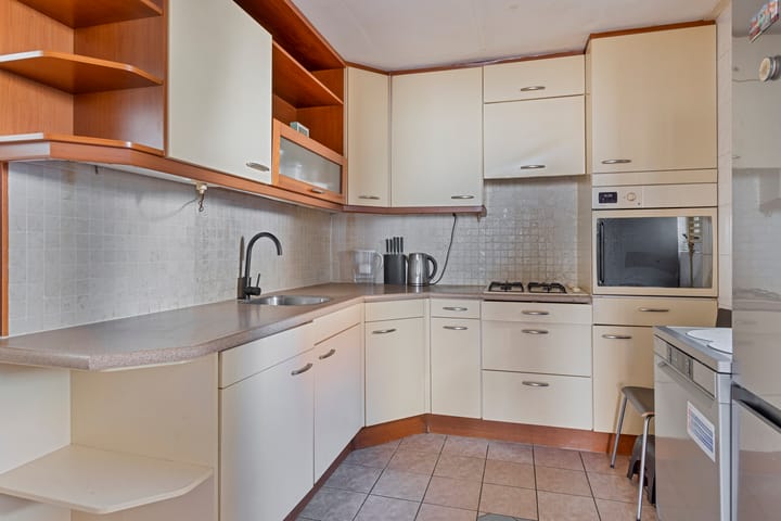 Photo 16 of Wilhelminastraat 6-A