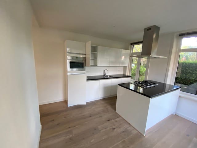 Photo 2 of Professor Van der Waalsstraat 71