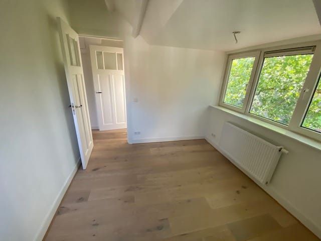 Photo 11 of Professor Van der Waalsstraat 71