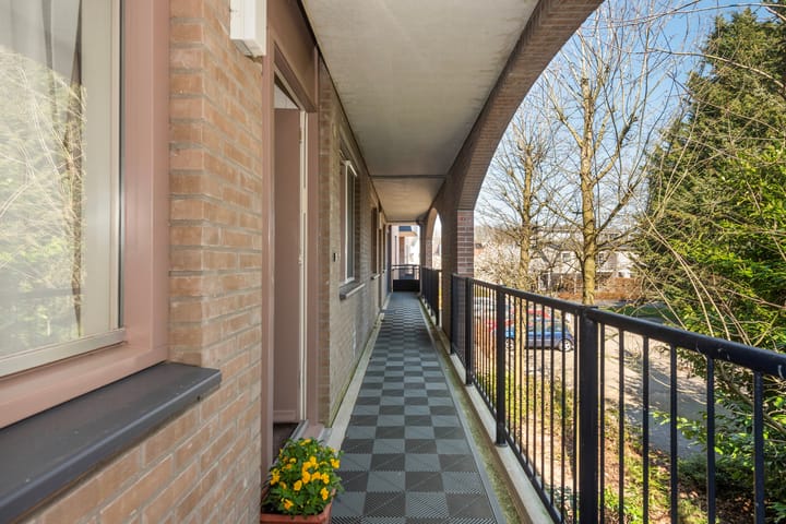 Foto 8 van van Heeckerenweg 32