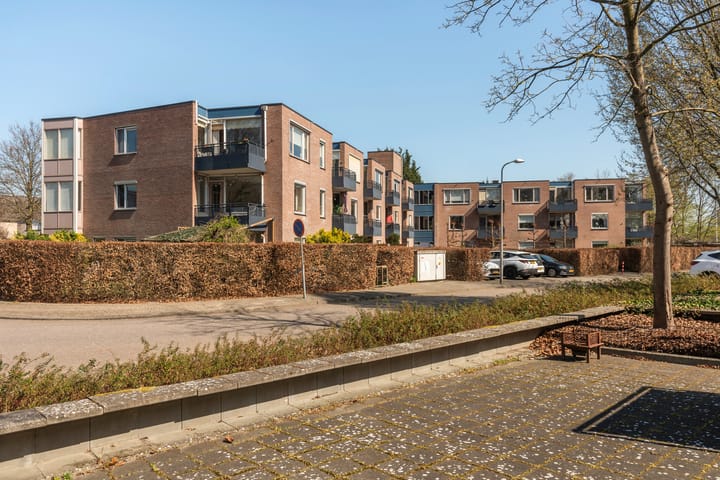 Foto 24 van van Heeckerenweg 32