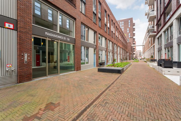 Foto 19 van Maashavenweg 48