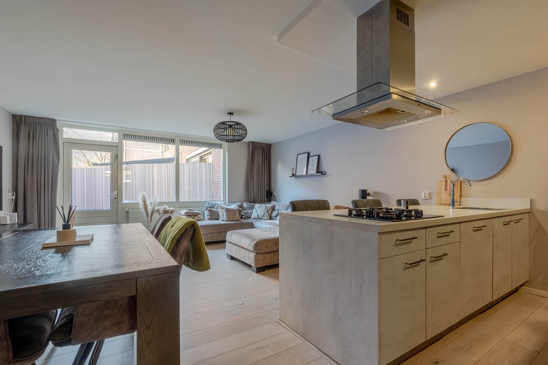 Photo 13 of Wolphaertstraat 90