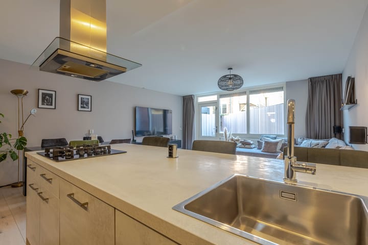 Photo 16 of Wolphaertstraat 90