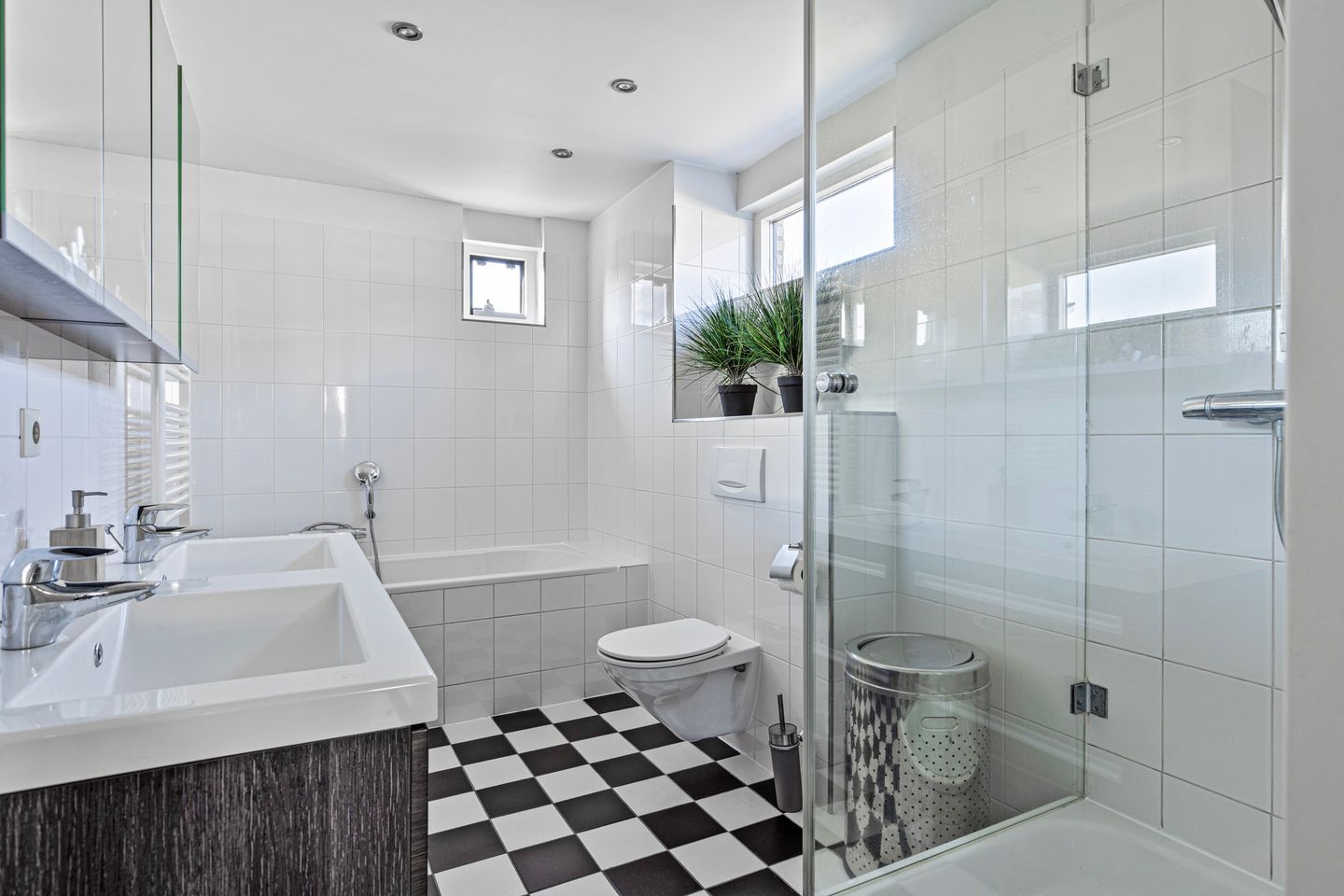 Foto 19 van Donkerelaan 56