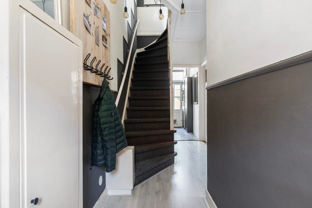 Foto 11 van van Roonhuysestraat 8