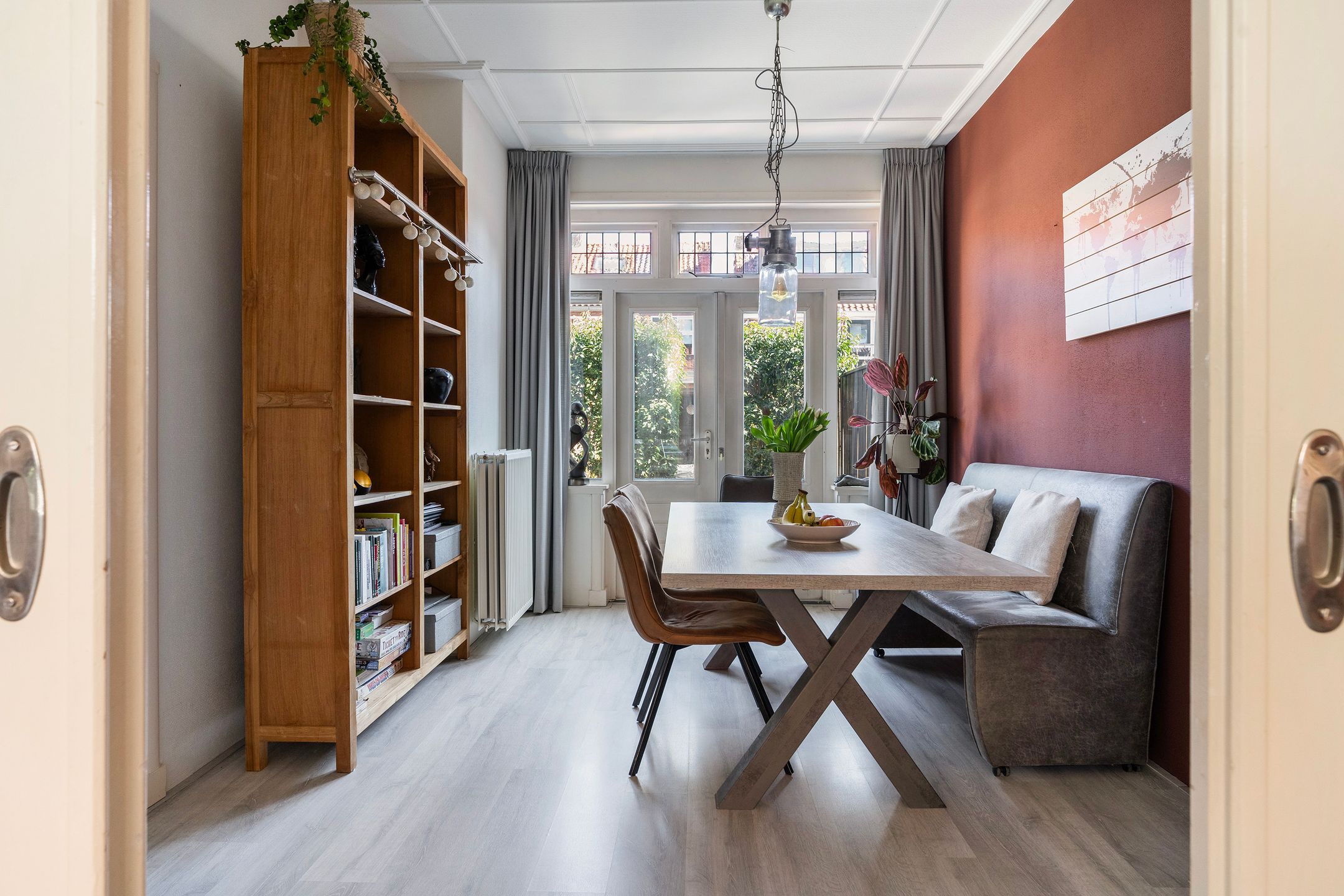 Foto 15 van van Roonhuysestraat 8