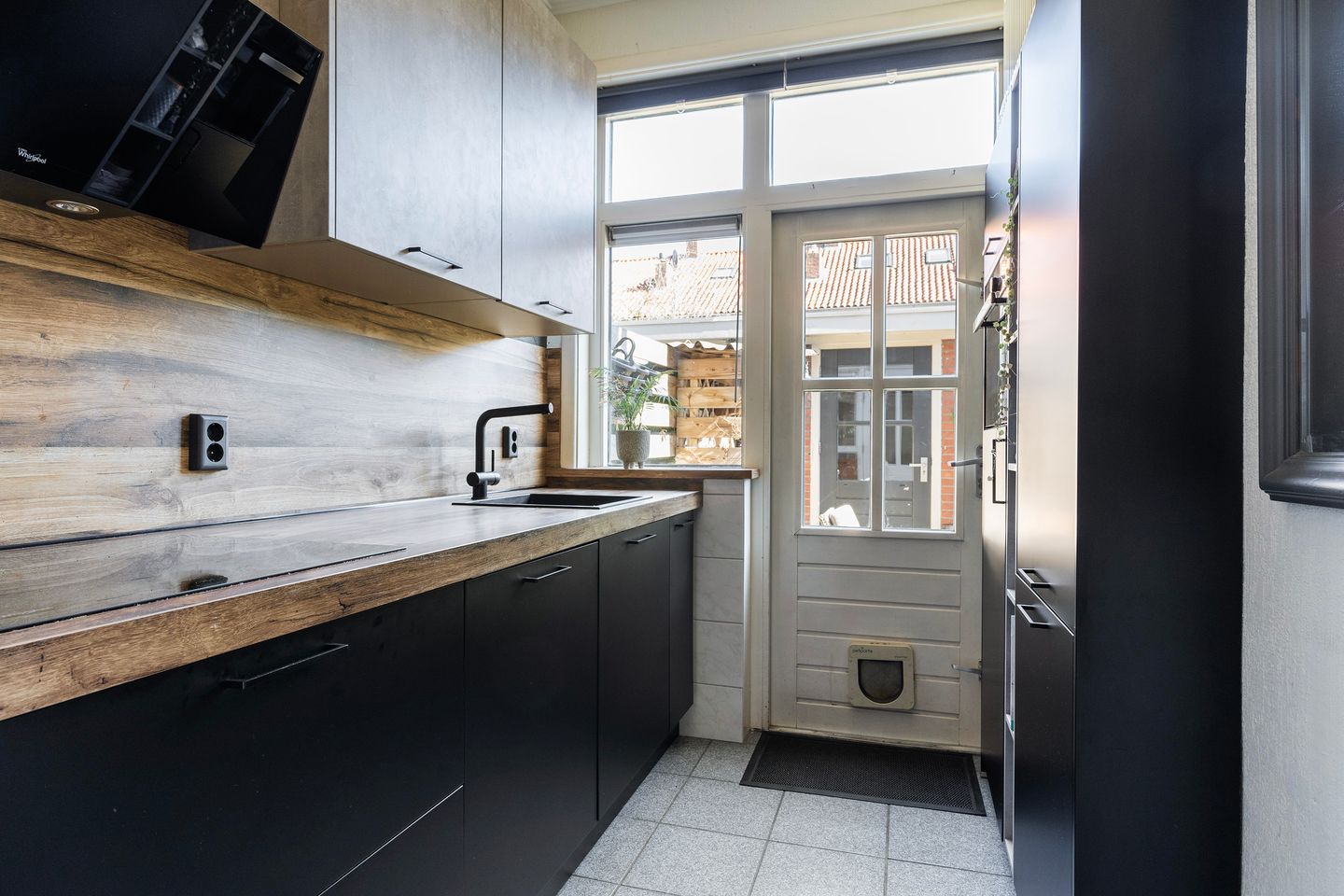 Foto 19 van van Roonhuysestraat 8