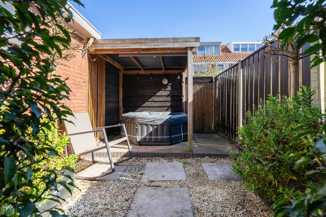 Foto 23 van van Roonhuysestraat 8