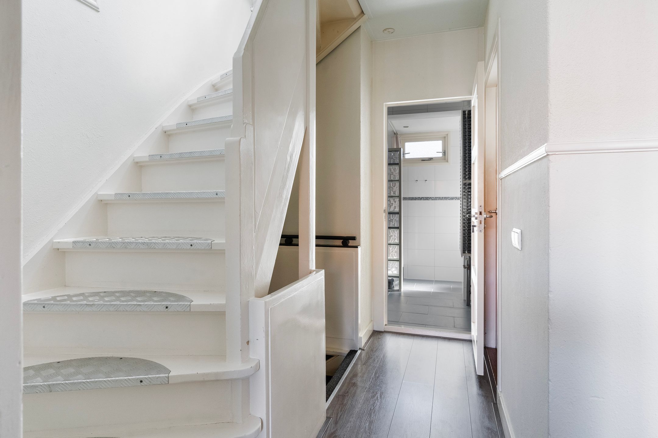 Foto 30 van van Roonhuysestraat 8