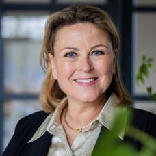 Elbrich Tas - Commercial Employee