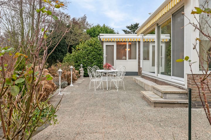 Foto 42 van Weidebloemstraat 16