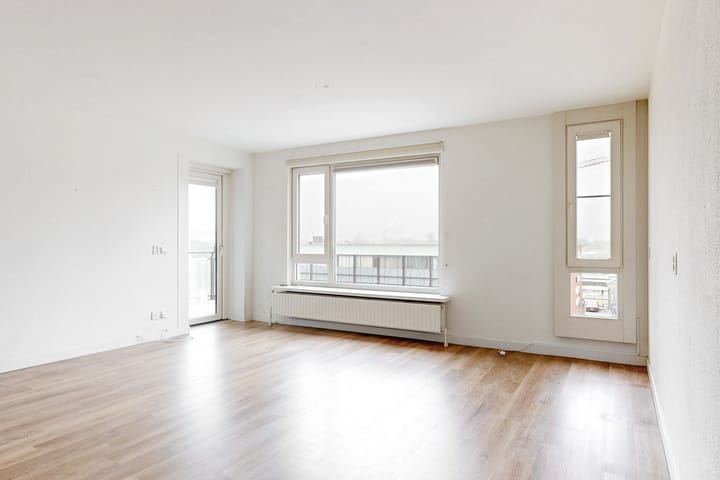 Photo 6 of Stationsplein 96