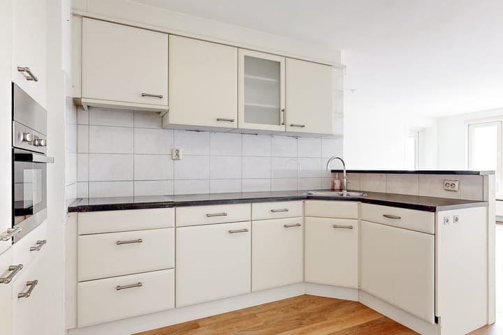 Photo 9 of Stationsplein 96