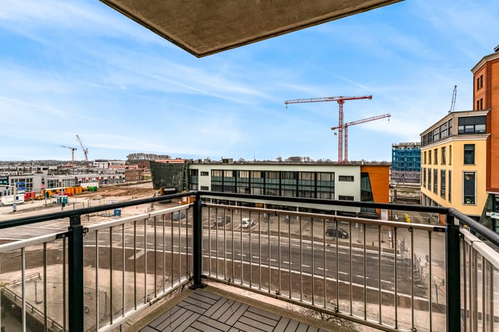 Photo 24 of Stationsplein 96