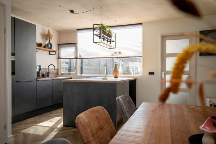 Foto 15 van Van Ommenstraat 14