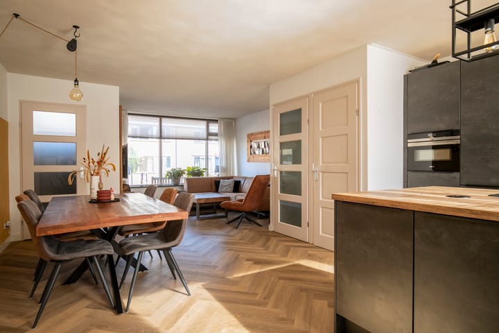 Foto 18 van Van Ommenstraat 14