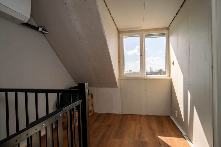 Foto 32 van Van Ommenstraat 14