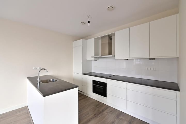 Photo 4 of Keucheniusstraat 8-D