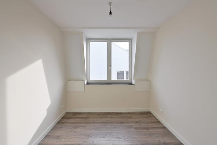 Photo 6 of Keucheniusstraat 8-D