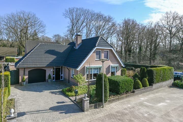 Zwaluwenburg 8