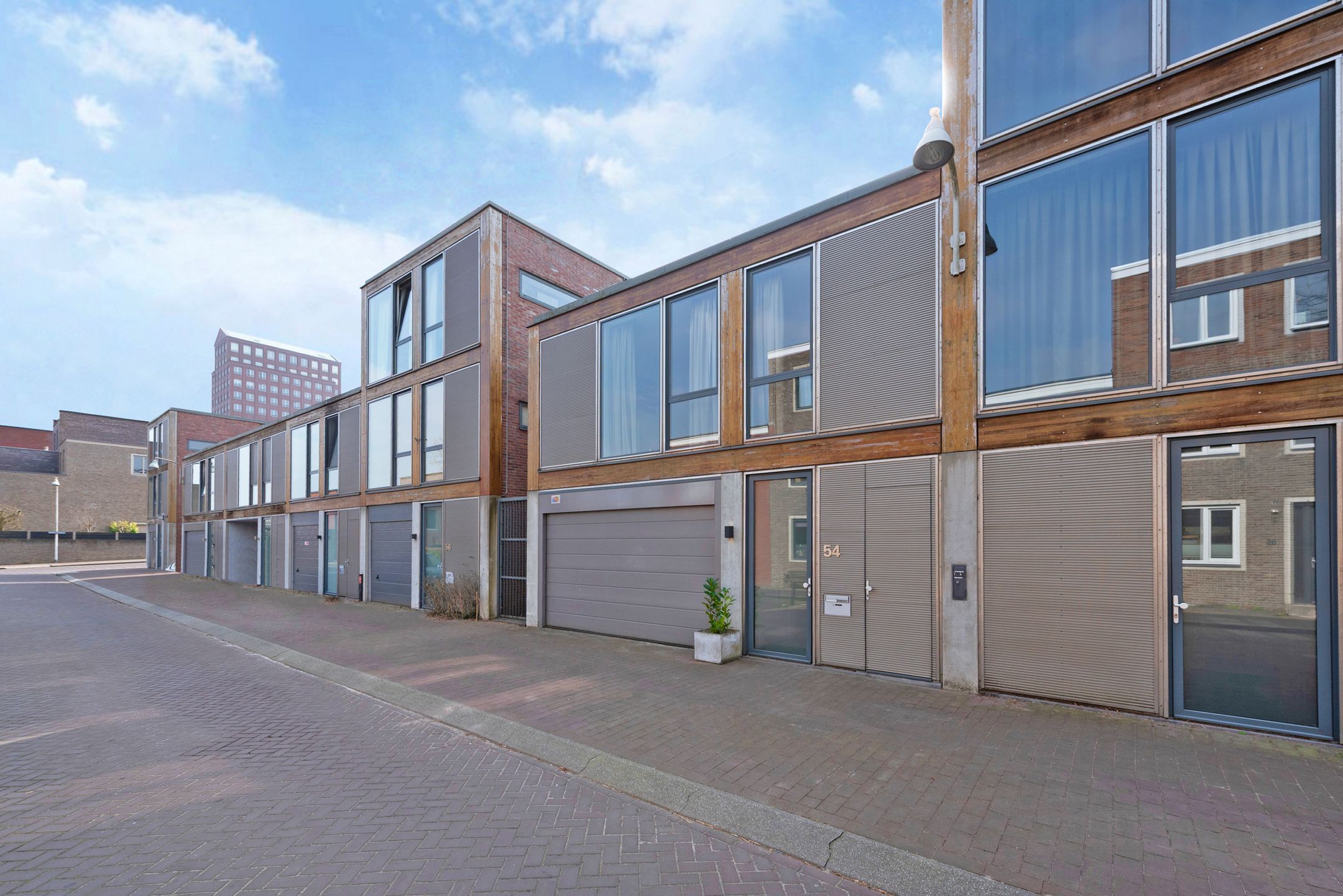 Foto 39 van Laaxumstraat 54