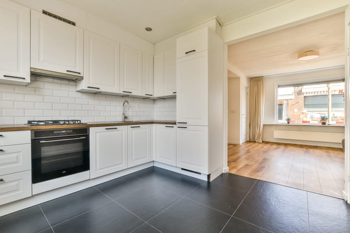 Foto 9 van Warmoesstraat 125