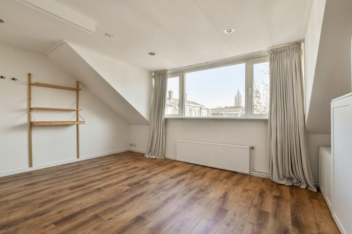 Foto 15 van Warmoesstraat 125