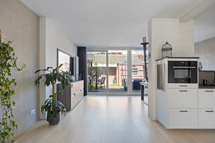 Foto 11 van Meidoornstraat 100