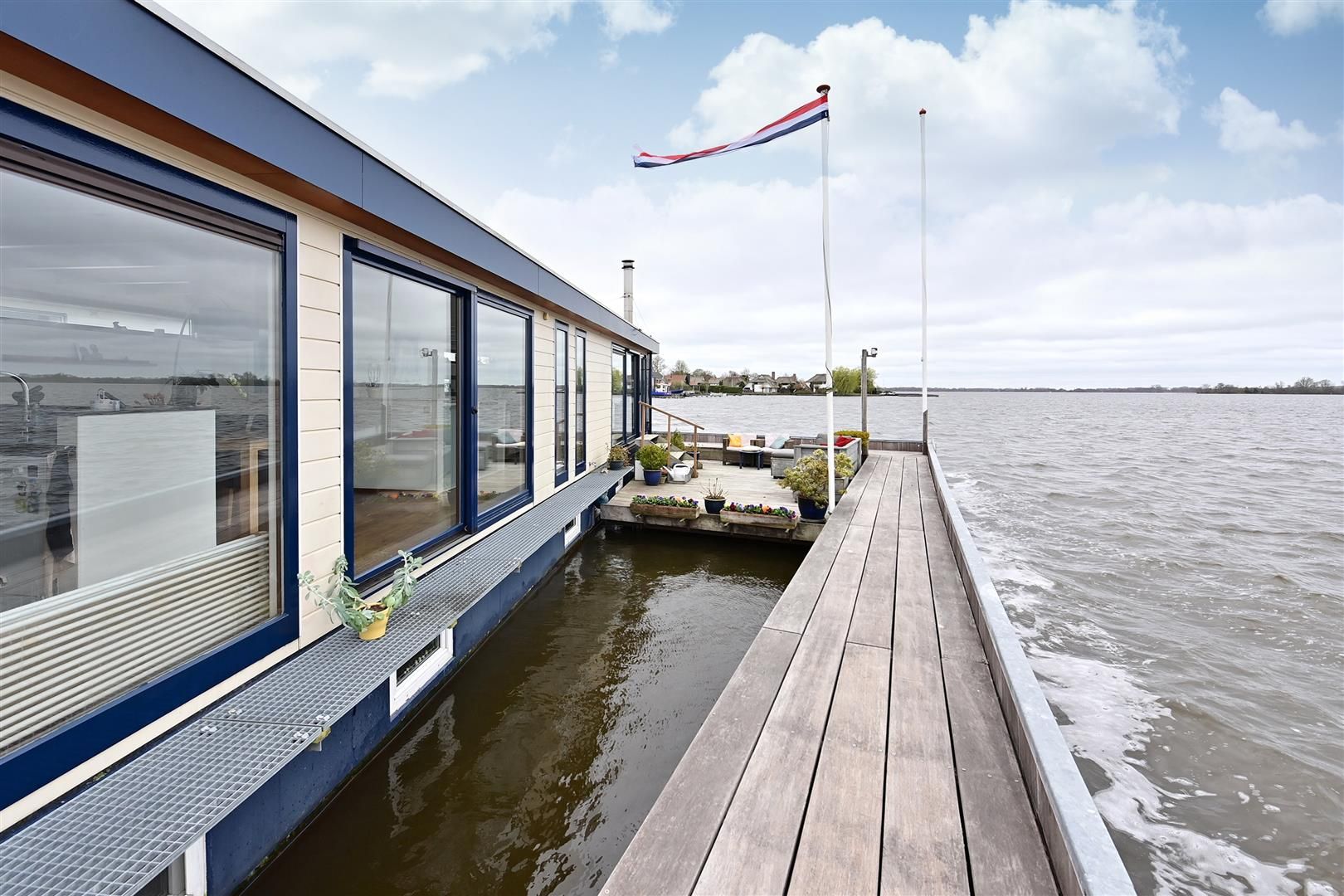 Foto 15 van Nieuw-Loosdrechtsedijk 270-AWS09