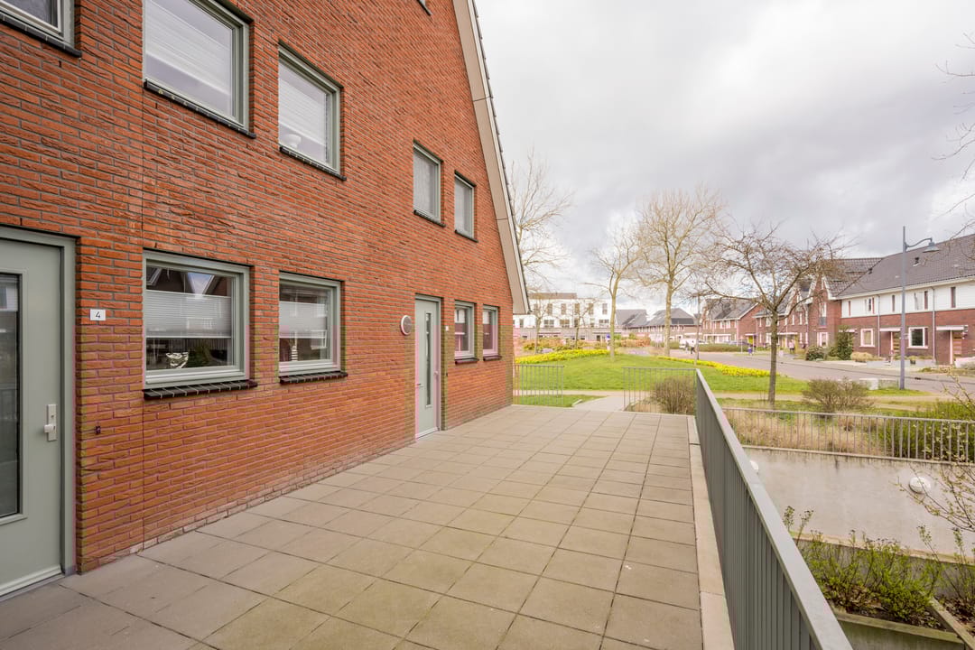 Photo 8 of Zijdevlinder 4