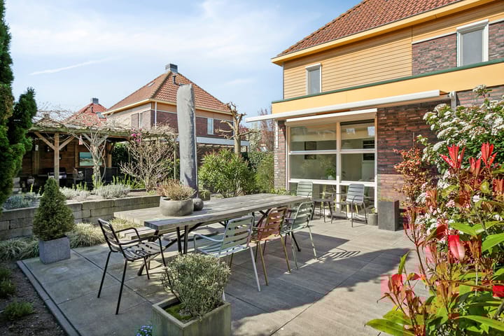 Foto 49 van Koos Veraartstraat 16