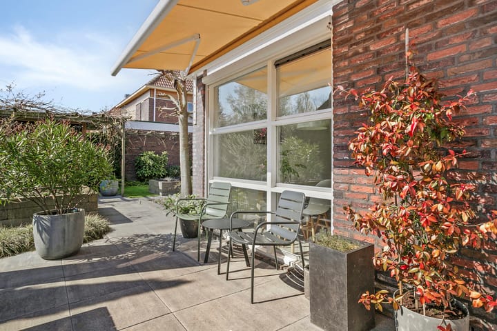 Foto 50 van Koos Veraartstraat 16