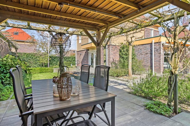 Foto 55 van Koos Veraartstraat 16