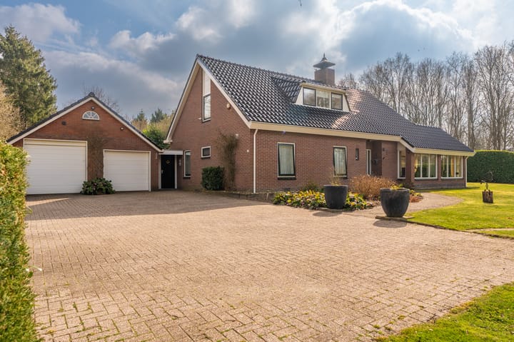 Foto 6 van Lutjeloosterweg 11