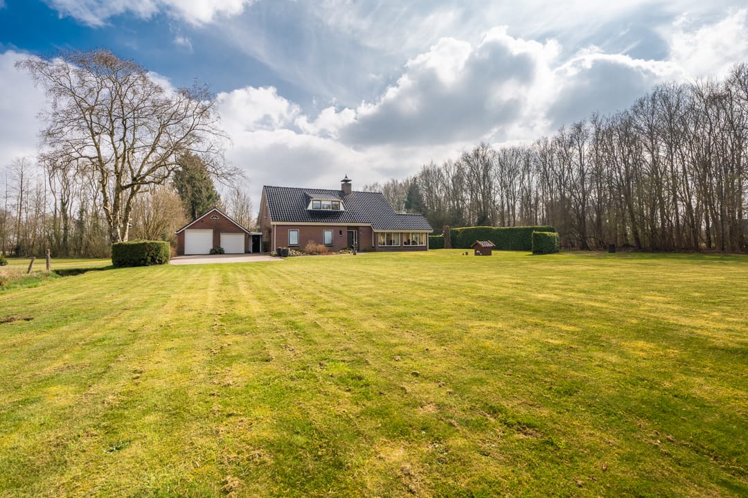 Foto 8 van Lutjeloosterweg 11