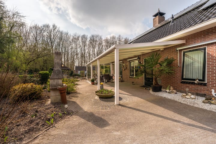 Foto 14 van Lutjeloosterweg 11