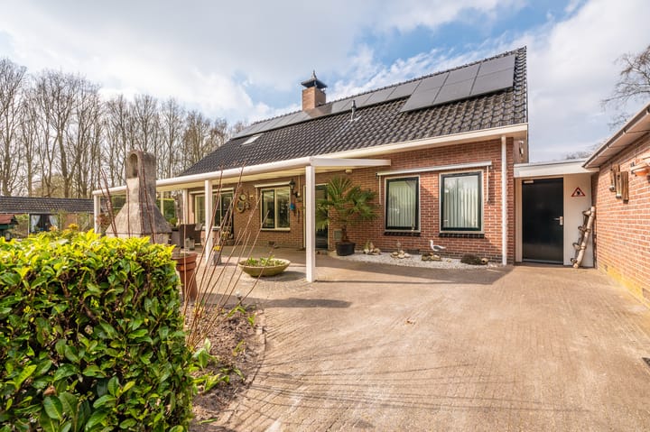 Foto 15 van Lutjeloosterweg 11