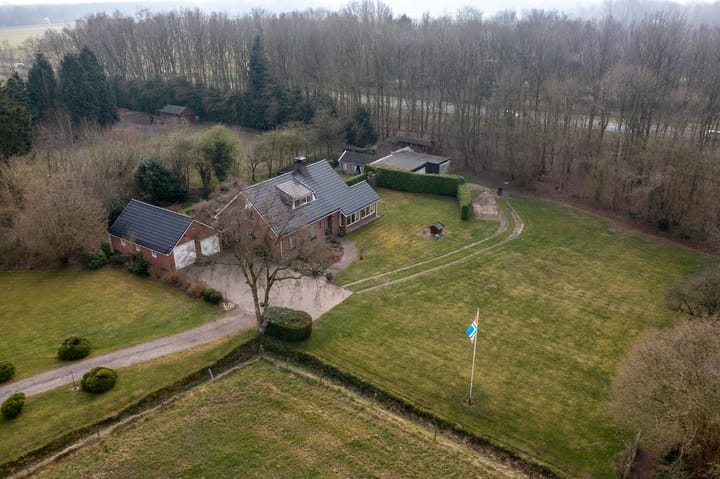 Foto 16 van Lutjeloosterweg 11