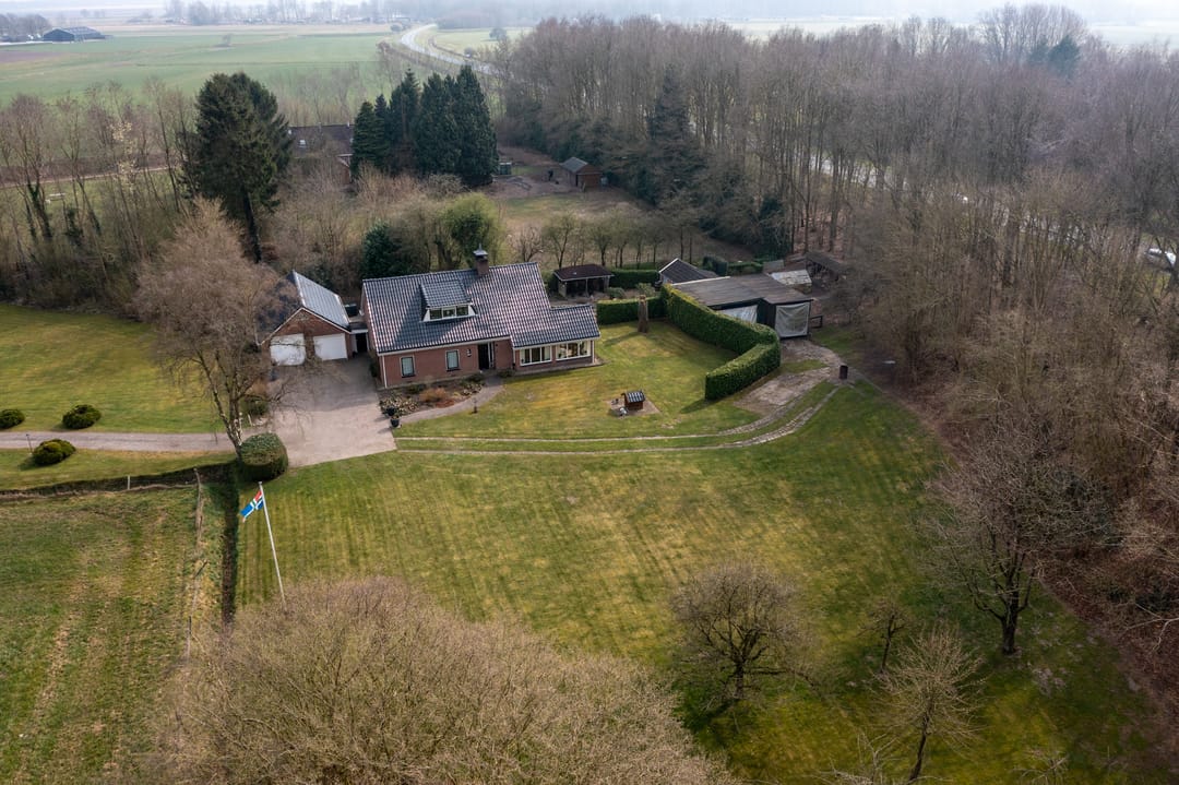 Foto 17 van Lutjeloosterweg 11