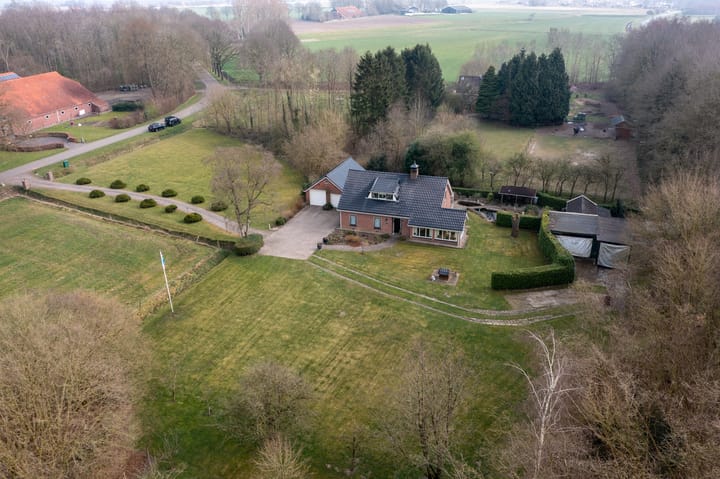 Foto 18 van Lutjeloosterweg 11