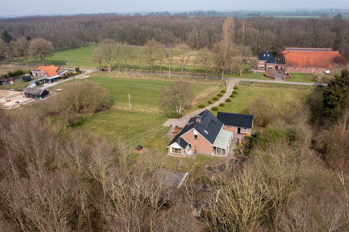 Foto 19 van Lutjeloosterweg 11